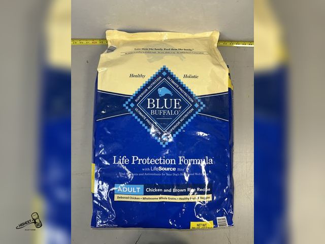 Lot 91-8453 - New BLUE BUFFALO LIFE PROTECTION FORMULA WITH LIFE SOURCE BITS - ADULT CHICKEN AND BROWN RICE RECIPE...