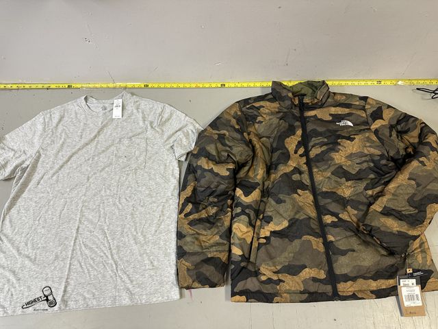 Lot 91-9696 - New MENS LARGE CAMO NORTHFACE COAT &amp; MENS LARGE GRAY AMERICAN EAGLE