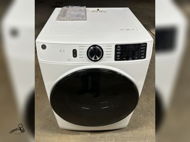 Lot 91-9053 - Scratch & Dent GE  GFD55ESSNWW Dryer 7.8 cu.ft. Smart Front Load Gas Dryer in White with Sanitize Cy...