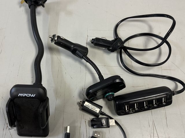 Lot 91-7802 - SUMIND BLUETOOTH FM TRANSMITTER - CELL PHONE HOLDER &amp; 12 VOLT TO 5 USB POWER ADAPTER