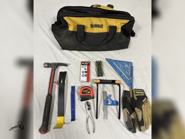 Lot 91-7698 - DEWALT BAG WITH TOOLS