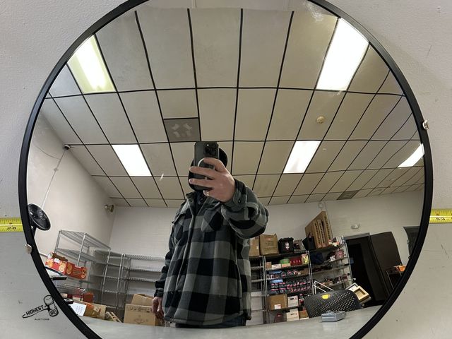 Lot 91-8186 - 18" CONVEX SAFETY MIRROR WITH MOUNTING BRACKET