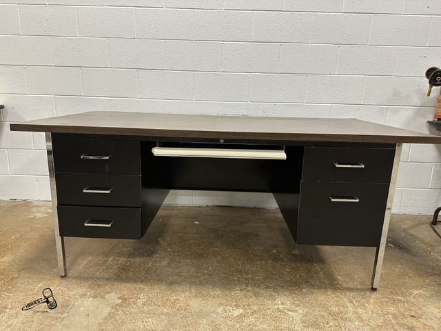 Lot 91-8273 - METAL 6 DRAWER OFFICE DESK 3' X 6'