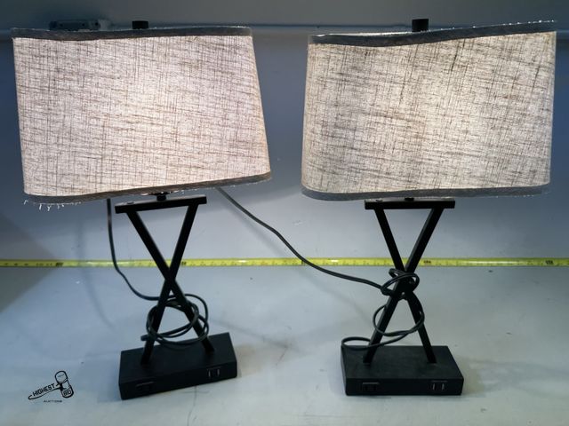 Lot 91-8224 - 2 TOUCH LAMPS 3 LEVELS OF BRIGHTNESS EACH HAS 2 - 110 OUTLETS