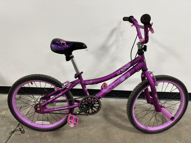 Lot 91-7936 - KENT 2 COOL 20" FREESTYLE BIKIE