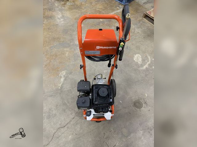 Lot 91-7021 - HUSQVARNA PW3200 PRESSURE WASHER 3200 PSI MAX -  2.5 MAX GPM - BRIGGS &amp; STRATTON ENGINE CR950 - ...