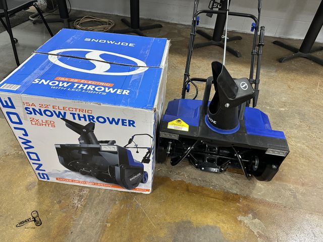Lot 91-8003 - SNOWJOE Single Stage SNOWJOE 15A  22" ELECTRIC SNOW THROWER 2X LED LIGHTS ASSEMBLED AND TESTED WORKS...