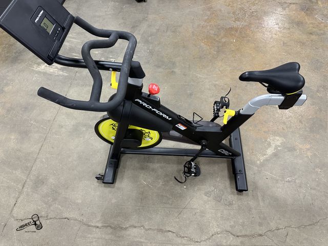 Lot 91-7026 - PROFORM TOUR DE FRANCE CBC EXERCISE BIKE - INDOOR USE - LCD DISPLAY - 16 RESISTANCE LEVELS - BLACK A...