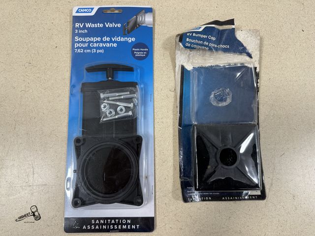 Lot 91-10361 - RV WASTE VALVE 3" &amp; 1 RV BUMPER CAP