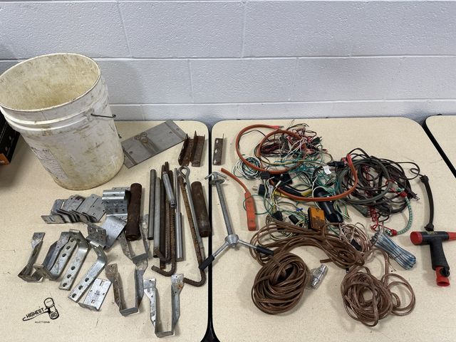 Lot 91-10086 - BUCKET FULL OF MISC METAL, SEVERAL PIECES OF WIRING, AND A FEW BUNGEE CORDS