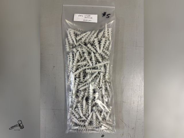 Lot 91-6295 - DRY WALL ANCHORS - 200 IN BAG
