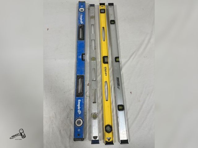 Lot 91-7723 - 4 - 4 FOOT LEVELS