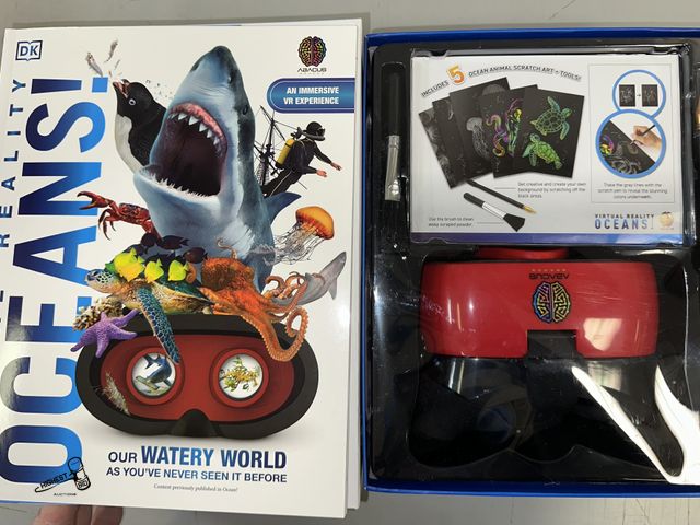 Lot 91-8422 - VIRTUAL REALITY OCEANS! - 96 PAGE INTERACTIVE BOOK - INCLUDES VR GOGGLES &amp; SCRATCH ART