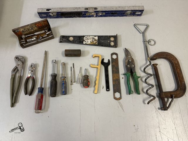 Lot 91-8575 - MISC LOT OF TOOLS