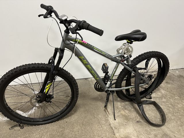 Lot 91-7860 - HUFFY EXTENT 26" BIKE 18 SPEED FRONT SUSPENSION BENT BACK WHEEL