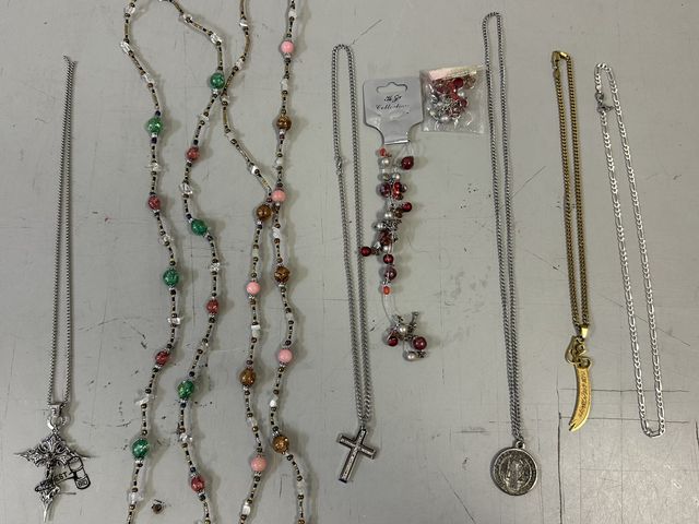 Lot 91-9622 - 9PC SORT OF NECKLACES