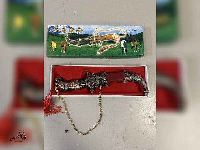 Lot 91-6384 - ORIENTAL DAGGER KNIFE ETCHED WITH ART WORK IN BOX