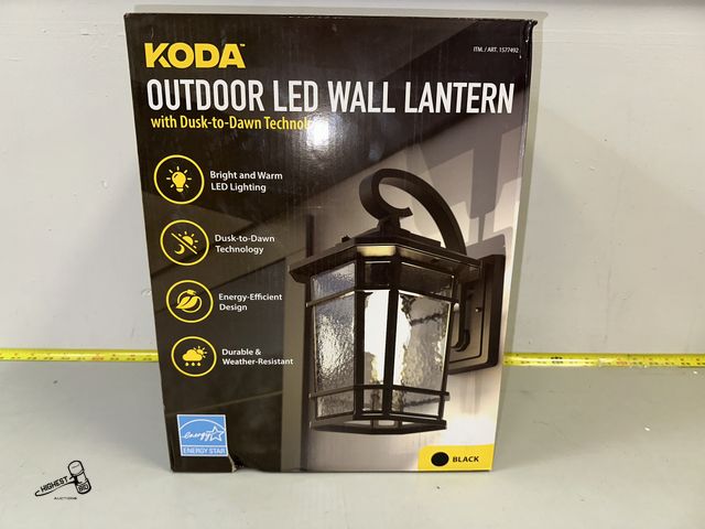 Lot 91-8704 - KODA OUTDOOR LED WALL LANTERN WITH DUSK TO DAWN TECHNOLOGY - BRIGHT AND WARM LED LIGHTING - ENERGY E...