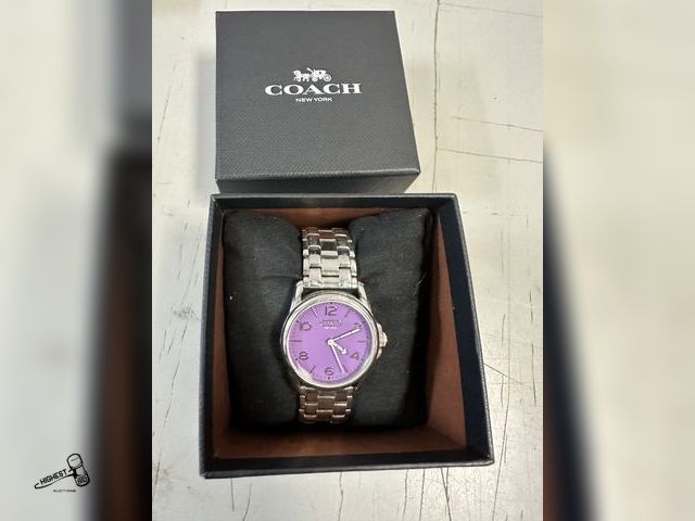 Lot 91-7839 - COACH LADIES WATCH