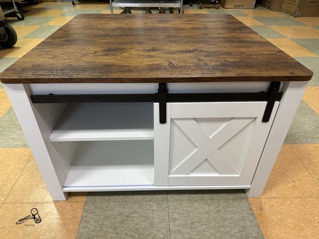 Lot 91-10461 - FARMHOUSE LIFT TOP COFFEE TABLE - WHITE WITH BARN DOOR SLIDER &amp; TOP OPENS UP FOR ADDITIONAL STOR...