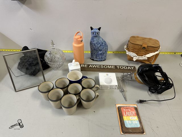 Lot 91-7425 - LOT FULL OF GOODIES