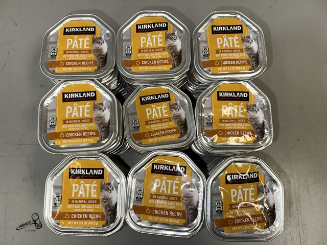 Lot 91-8465 - KIRKLAND SIGNATURE CHICKEN RECIPE PATE WET FOOD FOR ADULT CATS - 44 3.5 OZ TRAYS - EXP AUG 27, 2027