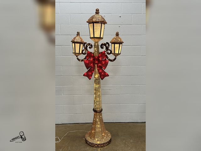 Lot 91-10523 - 7 FOOT HOLIDAY LAMP POST WITH 220 LED LIGHTS