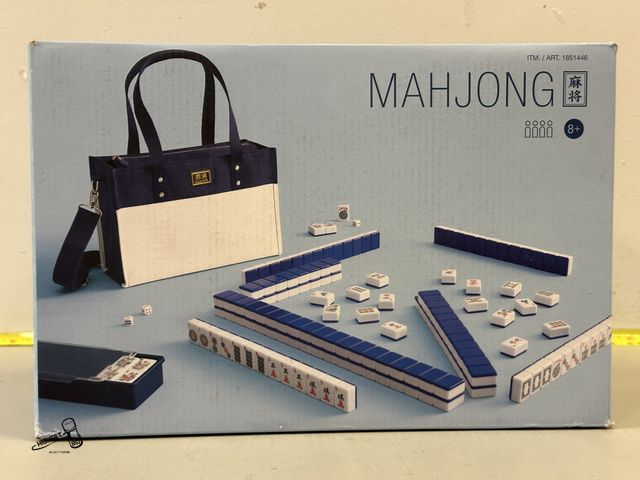 Lot 91-9540 - New MSRP $ 99.99 MAHJONG GAME SET 4 TILE TRAYS WITH LIDS &amp; 1 TOTE BAG WITH SHOULDER STRAP