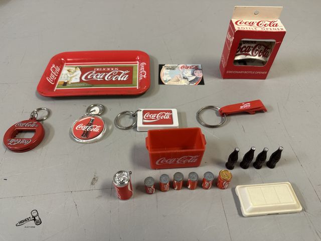 Lot 91-8910 - COCA-COLA VINTAGE ITEMS - TRAY - BOTTLE OPENER - 4 KEY CHAINS - MINI COOLER WITH CANS &amp; BOTTLES ...