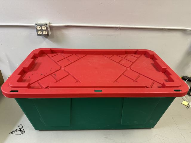 Lot 91-7347 - GREENMADE 40 GALLON HEAVY DUTY PLASTIC TOTE WITH LIGHT GREAT FOR ALL THE HOLIDAY DECO - REINFORCED C...