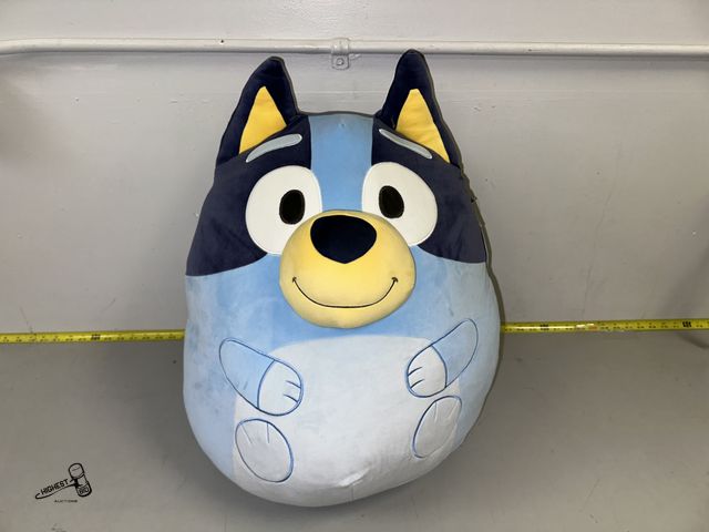 Lot 91-8699 - BLUEY BLUEY SQUISHMALLOWS 20" TALL