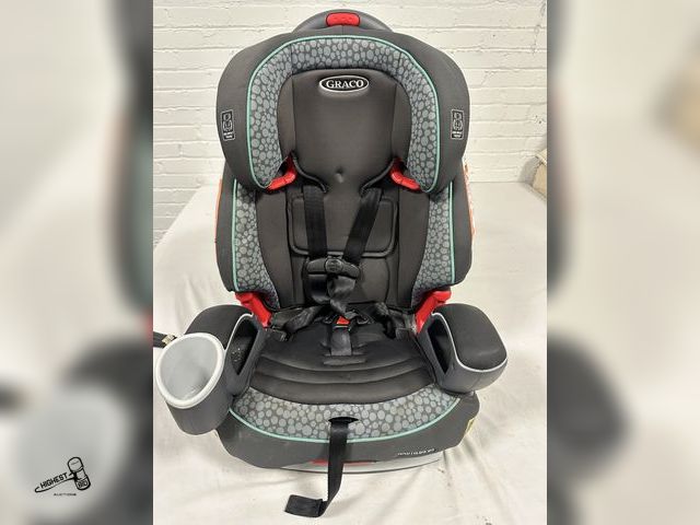 Lot 91-7693 - GRACO NAUTILUS 65 BIG KID CAR SEAT 40 TO 100LB - 38" - 57" AT LEAST 3 YEARS OLD