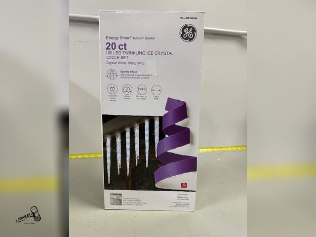 Lot 91-7237 - New GE TWINKLING ICICLE LIGHTS - 100 TWINKLE LED LIGHTS - CONNECT UP TO 25 SETS - INDOOR &amp; OUTDO...
