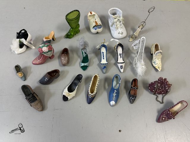 Lot 91-9346 - VINTAGE MINI SHOE COLLECTION CERAMIC &amp; GLASS