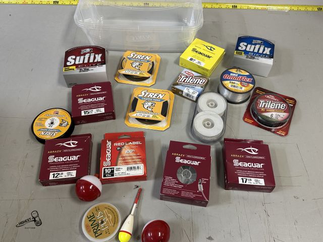 Lot 91-7081 - SMALL STORAGE BOX WITH MISC FISHING SUPPLIES