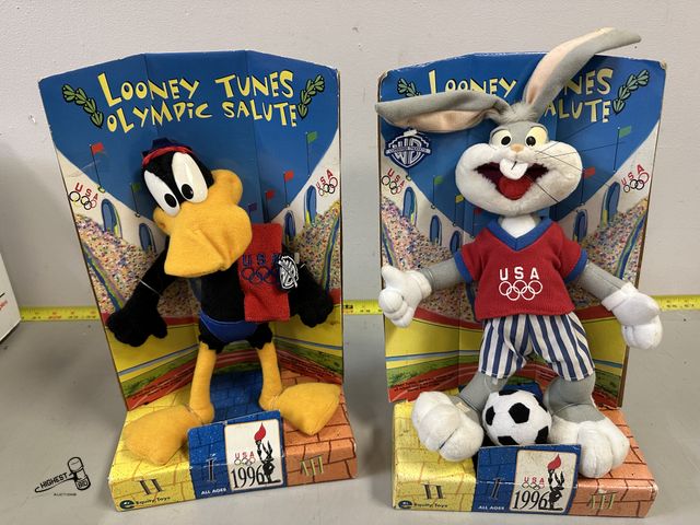 Lot 91-8099 - 1996 USA LOONEY TUNES OLYMPIC SALUTE - DAFFY SWIMMER &amp; BUGS SOCCER