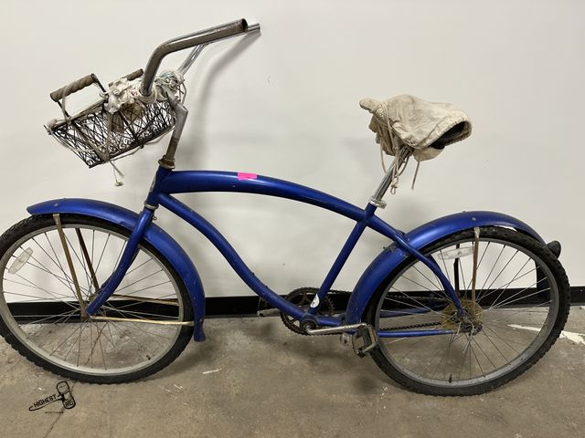 Lot 91-7882 - MICARGI 26" BEACH CRUISER