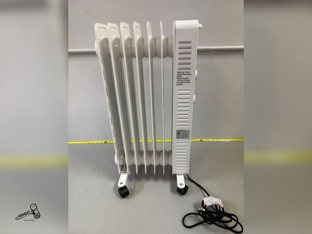Lot 91-6428 - MAINSTAYS ELECTRIC RADIATOR HEATER - 120V - 60HZ - 1500W - MODEL: WSH07O2AWW