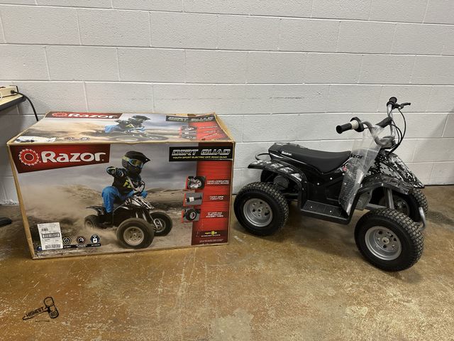 Lot 91-10310 - Razor Dirt Quad - 24V Electric Powered Ride-on for Kids 8+, up to 8 mph WITH CHARGER - NICE UNIT