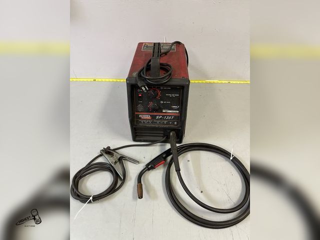 Lot 91-6429 - LINCOLN ELECTRIC NASCAR P-135T WELDER