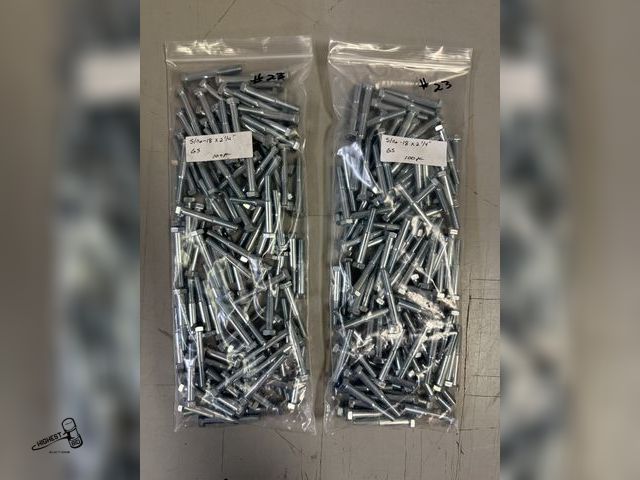 Lot 91-6313 - 5/16-18 X 2 1/4 BOLTS GRADE 5 - TOTAL 200