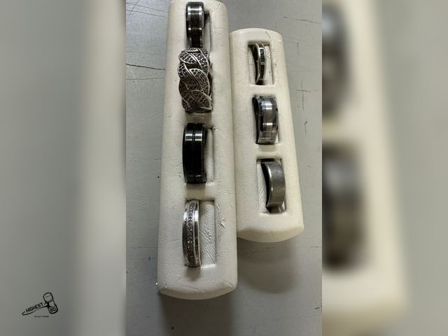 Lot 91-7820 - 7 RINGS