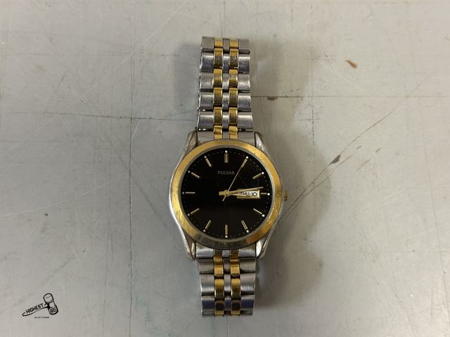 Lot 91-10413 - VINTAGE PULSAR BY SEIKO MEN'S WATCH WITH NEW BATTERY INSTALLED
