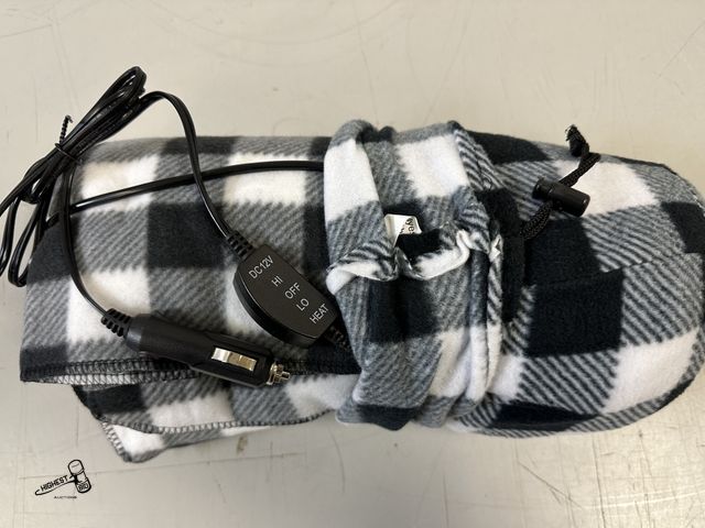 Lot 91-8809 - 12 VOLT HEATED TRAVEL BLANKET