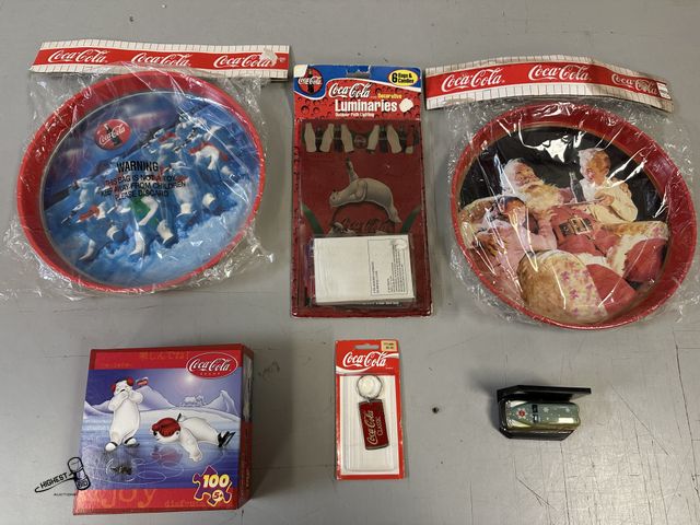 Lot 91-8912 - COCA-COLA VINTAGE ITEMS