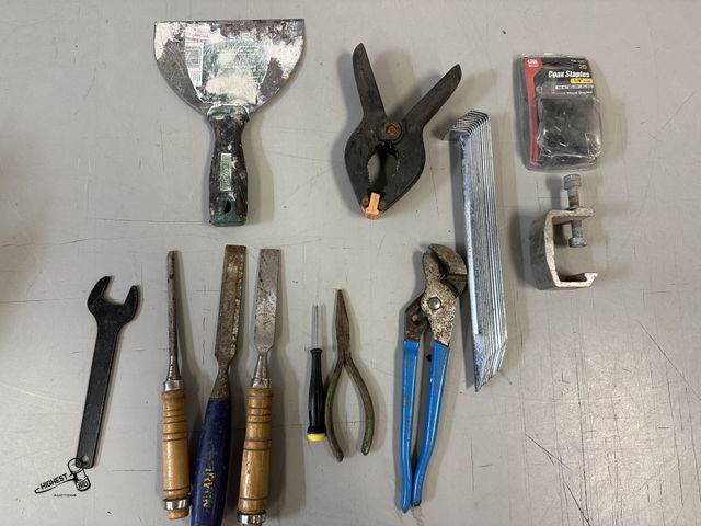 Lot 91-8573 - MISC LOT OF TOOLS