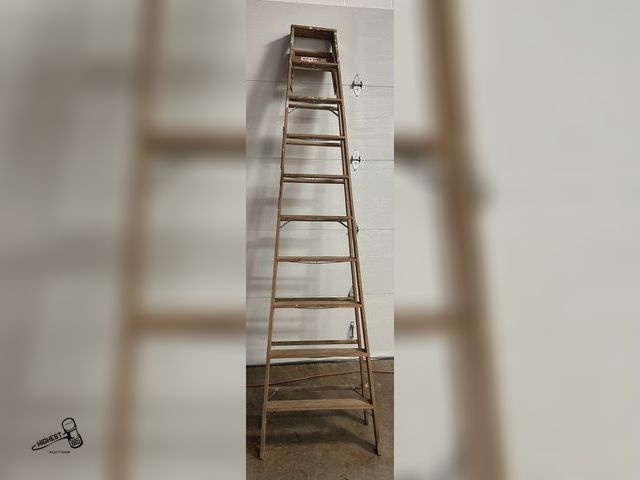 Lot 91-10365 - WERNER MODEL W3610 10 FOOT WOODEN STEP LADDER TYPE 2 COMMERCIAL