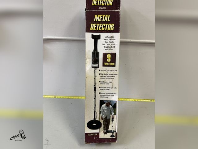 Lot 91-8297 - METAL DETECTOR