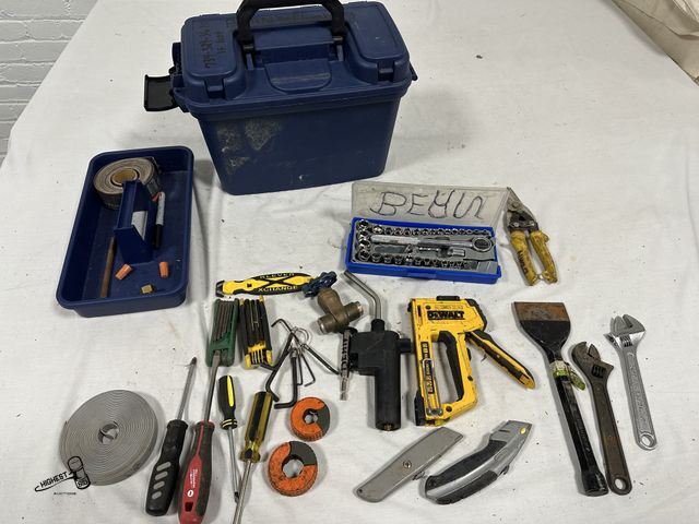 Lot 91-7666 - MISC TOOLS - HARD SHELL CARRYING CASE - STAPLE GUN - SOCKET SET - TORCH HEAD - PIPE CUTTERS