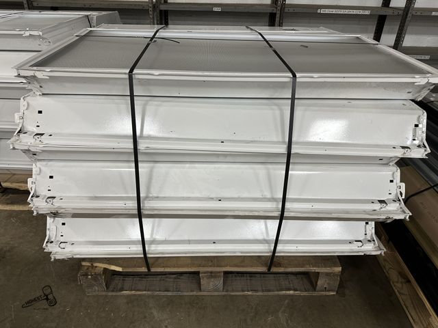 Lot 91-8271 - 14 - T-5 LIGHT FIXTURES 2' X 4' COUPLE HAVE BROKEN BULBS AND COVERS FROM SHIPPING ALL WORKED WHEN RE...